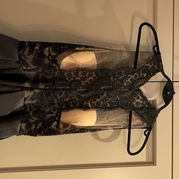 High-Low dress with mesh top and belt - Picture 3 of 4